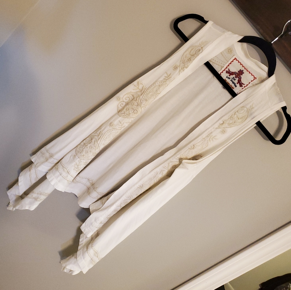 EUC JWLA sleeveless cardi! Beautifully embroidered